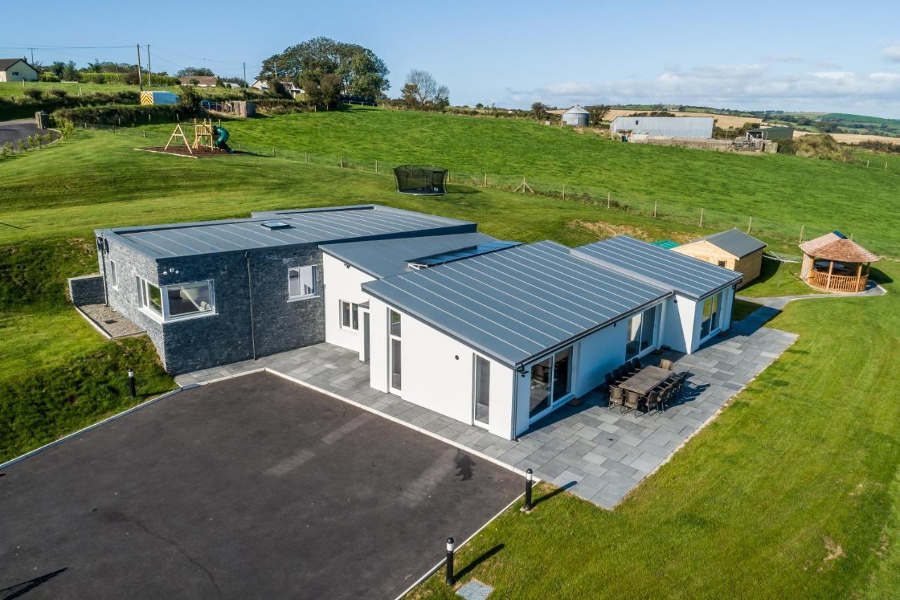 River Views,Kinsale, Hosted By Exquisite Holiday Homes, Sleeps 26 コーク エクステリア 写真
