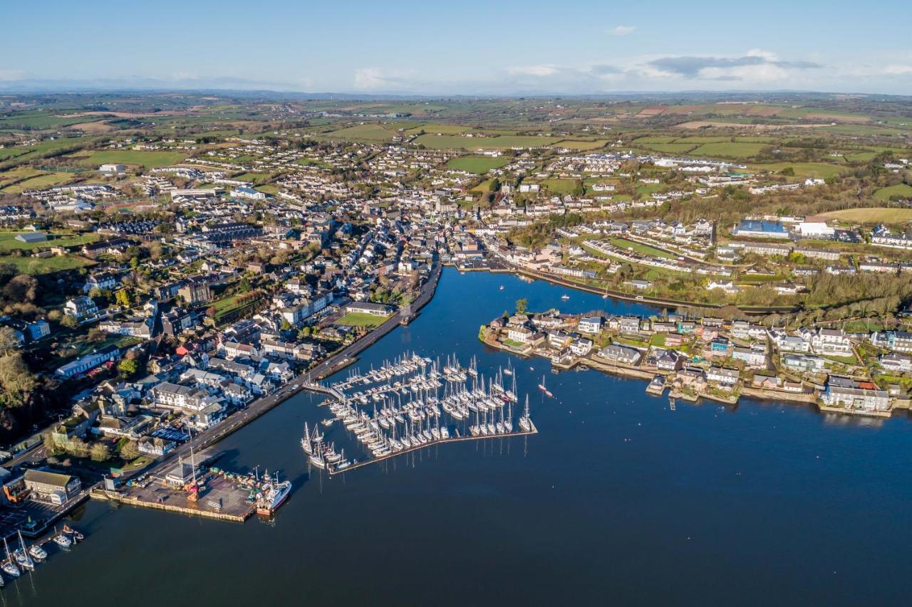 River Views,Kinsale, Hosted By Exquisite Holiday Homes, Sleeps 26 コーク エクステリア 写真