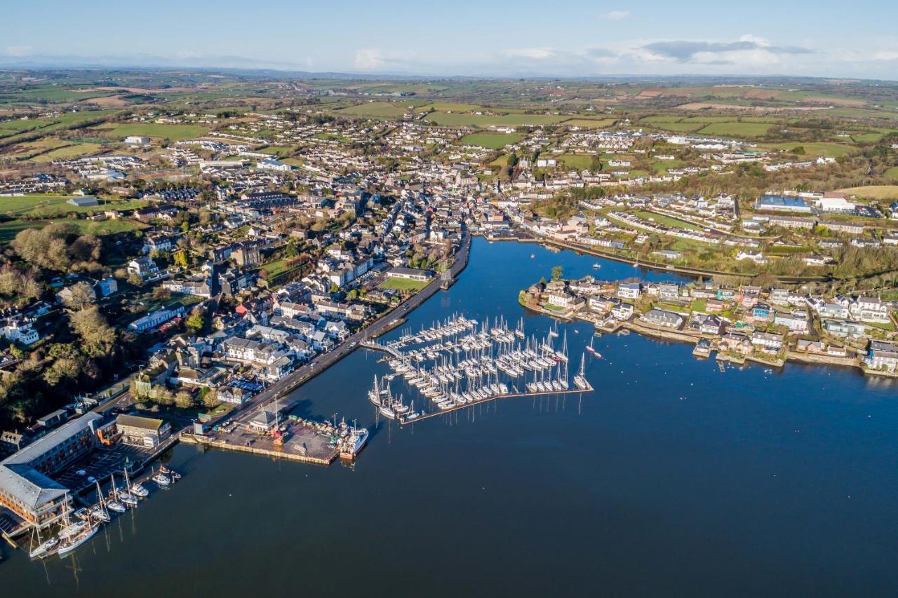 River Views,Kinsale, Hosted By Exquisite Holiday Homes, Sleeps 26 コーク エクステリア 写真
